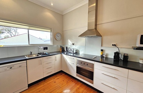 Waterhouse House | Olives By The Sea - Relax and Rejuvenate