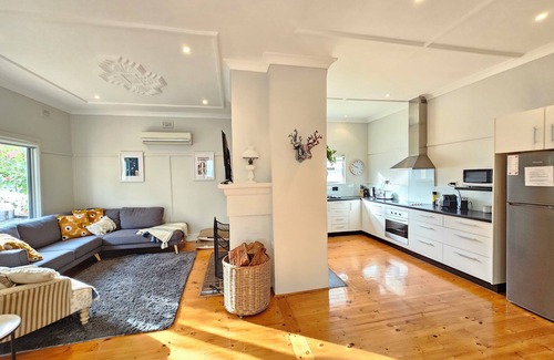 Waterhouse House | Olives By The Sea - Relax and Rejuvenate