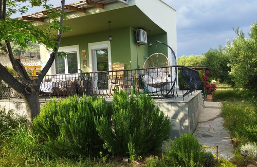 Pangaio Villa | Olivia-Sea Cottage spend your best holidays together with family and friends
