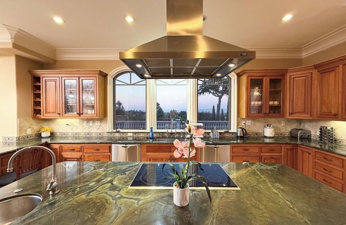 Los Altos Hills Villa | Olympus: Pool, KTV, Skyline Luxury Retreat