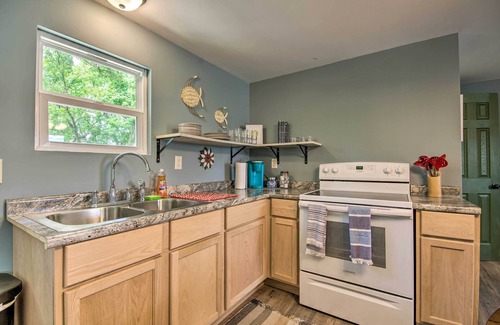 Omaha Apartment | Omaha Apartment 3 Mi to Cricket Creek Marina!