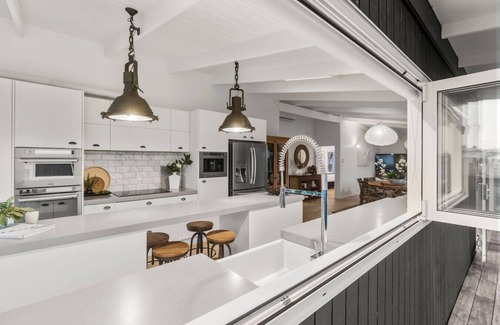 Omaha House | Omaha Beach House (pet friendly)