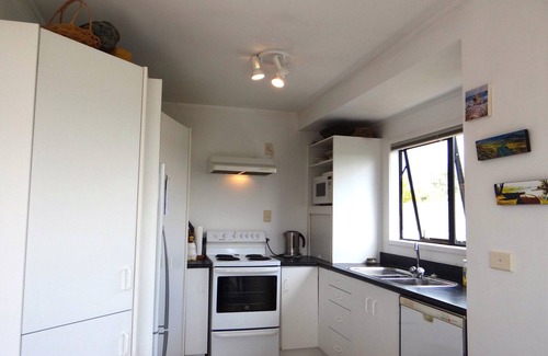 Omaha Cottage | Omaha Heights - Omaha Holiday Home