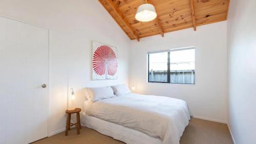 Omaha House | Omaha's Shore Thing