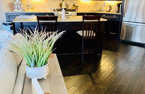 Westbank Condo | On Beach,Lake,Boat/SeaDoo Lift,Marina,Pool,Okanagan Wine Trail,Golf,Shopping,