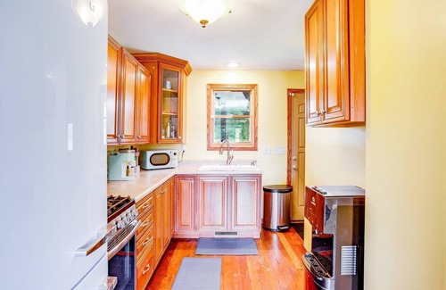 Notre Dame House | On Campus Home Updated Steps From Hesburgh - 10+