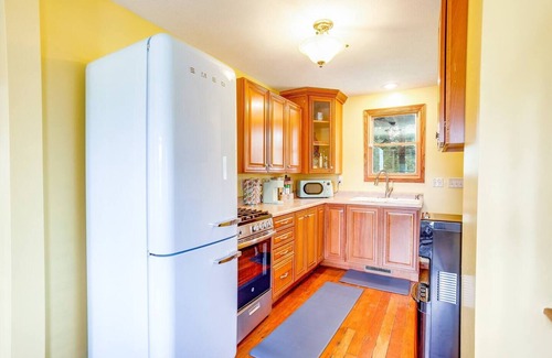 Notre Dame House | On Campus Home Updated Steps From Hesburgh - 10+