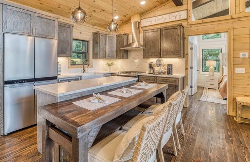 Foxfire Estates Cabin | *On Cloud Ten*Luxury|$$ Views |KINGS|HotTub