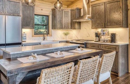Foxfire Estates Cabin | *On Cloud Ten*Luxury|$$ Views |KINGS|HotTub