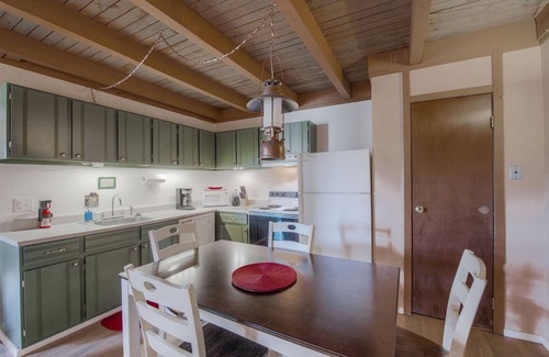 Wildernest Condo | On free bus route, 15 minutes to Copper and Keysto