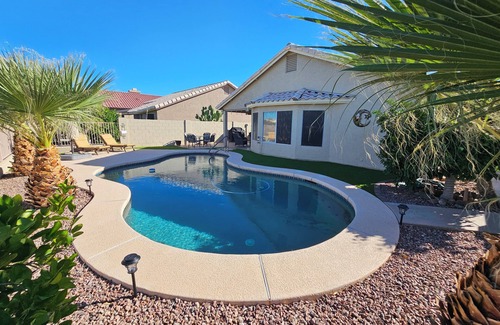 Coyote Lakes House | On golf course, private pool, spring training, 25 min to State Farm Stadium