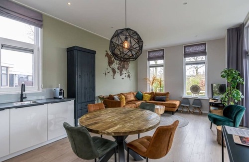 Burgh-Haamstede House | On holiday with the kids? This is the cream of the crop! The large garden with trampoline, playgroun