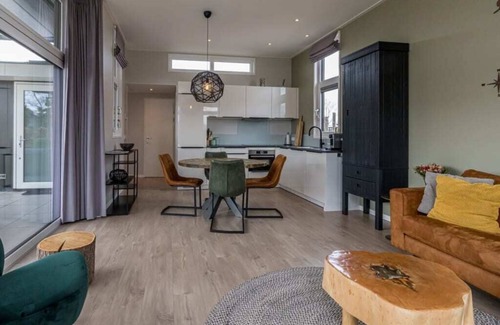 Burgh-Haamstede House | On holiday with the kids? This is the cream of the crop! The large garden with trampoline, playgroun