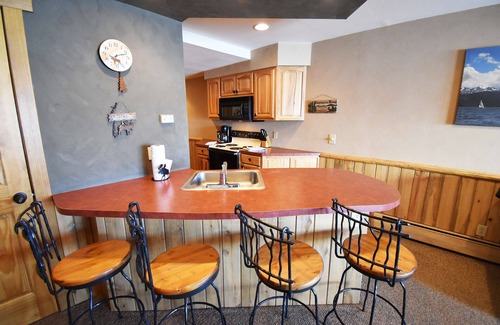 Dillon Condo | On Lake! Ground Floor, Views! Hot Tub. Walk to Concerts, Marina, Dining