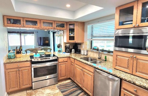 Siesta Key Condo | ON Siesta Key BEACH! Pool,Remodeled! 2bd2ba, sleeps 6, 3mins from door to sand