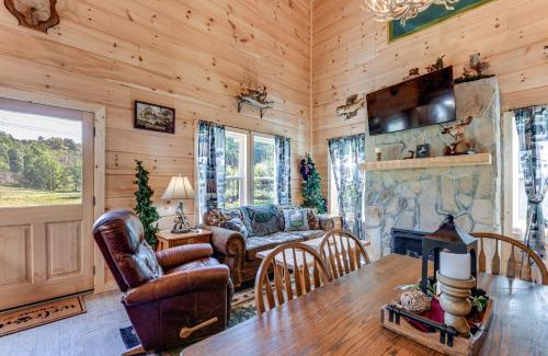 Cosby House | On-Site Creek Access Pet-Friendly Cosby Cabin!