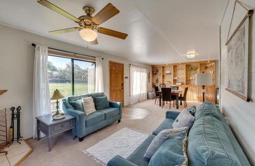 Central Point House | On-Site Winery and Tasting Room Oregon Bungalow!