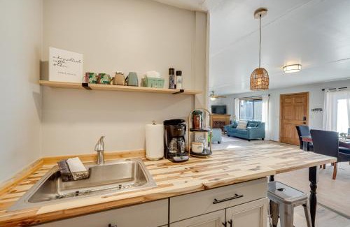 Central Point House | On-Site Winery and Tasting Room Oregon Bungalow!