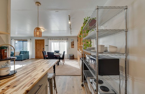 Central Point Cottage | On-Site Winery & Tasting Room: Oregon Bungalow!