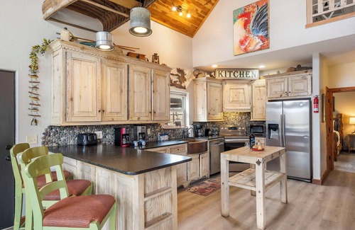 Branson House | On Table Rock Shoreline-Access & Views! Pvt Hot Tub-Billiards-Boat Slip-Community Amenities!