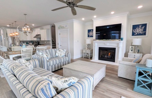 Anglesea Condo | On the Bay, A+ Views! High-End 5BR w/Elevator