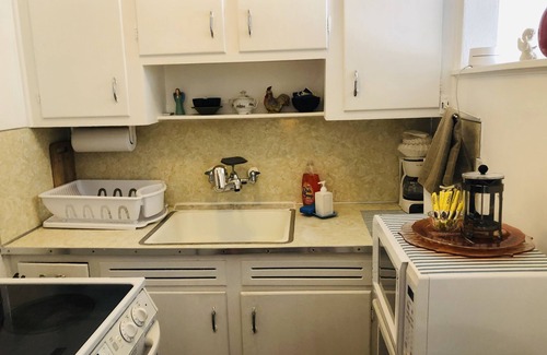 Belle Vista Apartment | On the Beach - Cozy Ground Floor Family Retreat, Patio, Yard, Beach Access