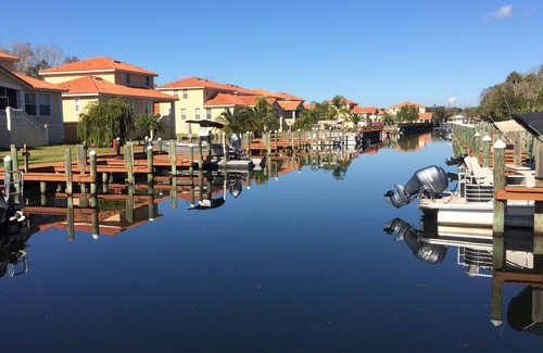 Homosassa Villa | On the canal with boat slip available for rent at the back of the house!