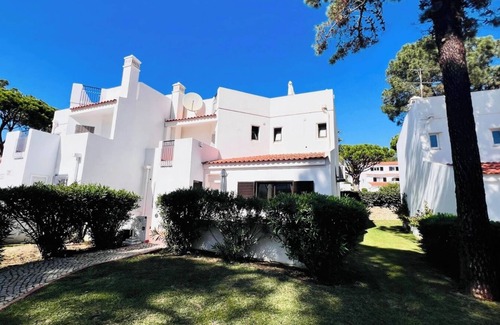 Vale do Lobo House | On the heart of Vale do Lobo by the beach, golf, tennis near great restaurants.
