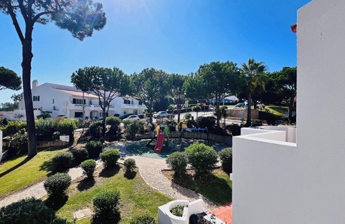 Vale do Lobo House | On the heart of Vale do Lobo by the beach, golf, tennis near great restaurants.