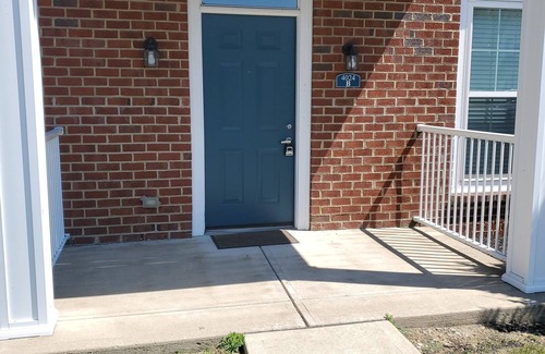 Summit Station Apartment | On the New Albany/Gahanna border! Large 2 bedrooms with 2 full baths on the 2nd