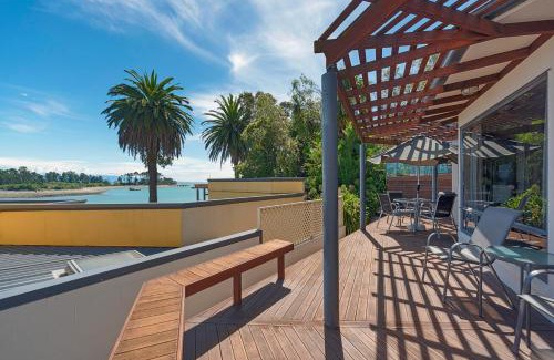 Britannia Heights House | On The Rocks