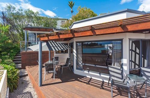 Britannia Heights House | On The Rocks