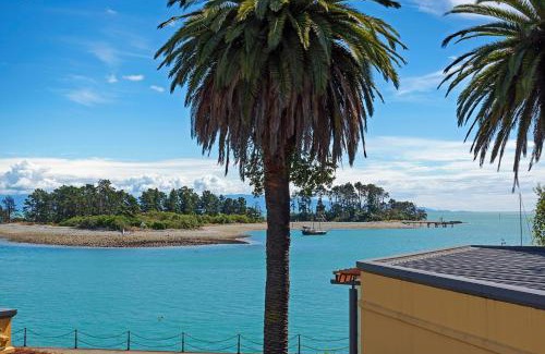 Britannia Heights House | On The Rocks