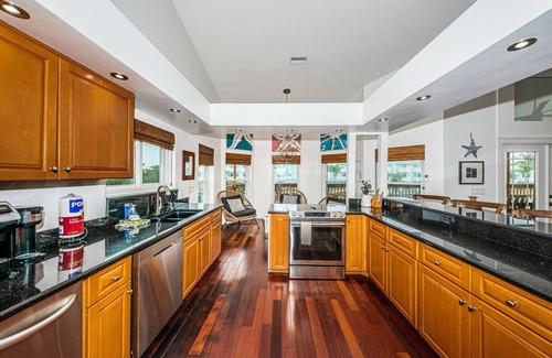 Independence Square House | On The Rocks/Waterfront/Pool/Foosball/Mins 2 Beach