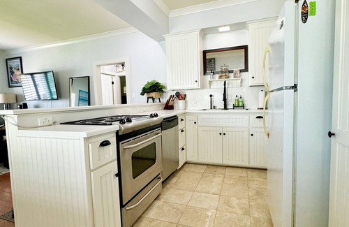 Santa Ana Heights Apartment | On the Sand! Lovely Cape Cod 2 Bdrm Upstairs Apartment in charming Sunset Beach!