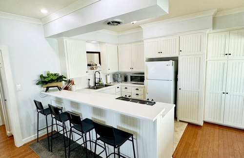 Santa Ana Heights Apartment | On the Sand! Lovely Cape Cod 2 Bdrm Upstairs Apartment in charming Sunset Beach!