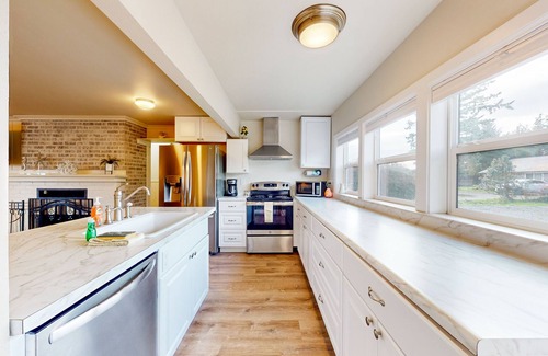 Waldport House | On the Water's Edge: Dog-Friendly, Crabbing, Bridge Views & More