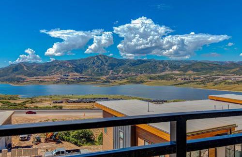 Hideout House | On Top of the Mountains - Full Townhome