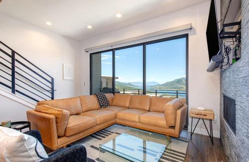 Hideout House | On Top of the Mountains - Full Townhome