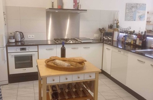 Roquebrun House | On vacation with the dog? House with enclosed garden in the center of Roquebrun.
