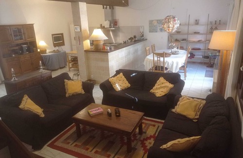 Roquebrun House | On vacation with the dog? House with enclosed garden in the center of Roquebrun.