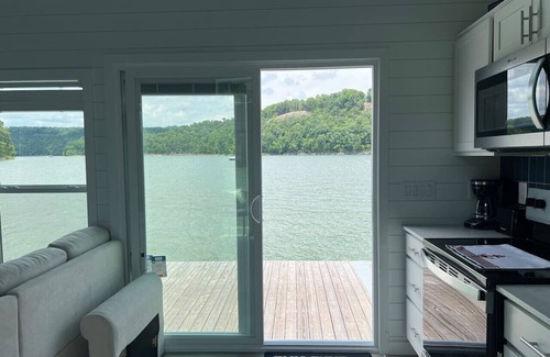 Russell Springs Boat Rental | On-Water 20 #37 - Lake Cumberland Marina