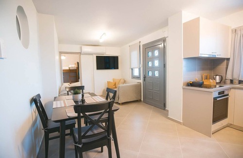 Xylokastro-Evrostina House | Onar Zin Seabliss - Iro Pool Bliss Getaway