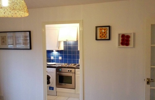 Island Gardens Apartment | One-bed dockside flat near Canary Wharf