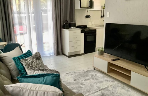Sandown Apartment | One bed unit nestled in the prime of Sandton - 2139