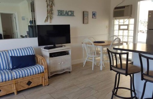 Hillsboro Beach Apartment | One Bedroom Apartment #111