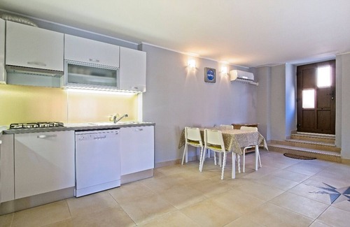 Veli Losinj Apartment | One-Bedroom Apartment in the center of Veli Losinj