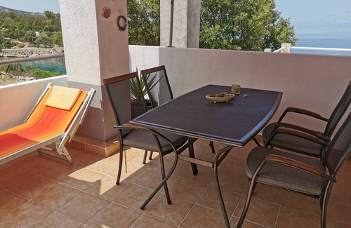 Pokrivenik Apartment | One bedroom apartment near beach Cove Pokrivenik, Hvar (A-18955-a)