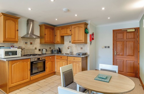 Newquay Apartment | One bedroom apartment with one twin and en suite W.