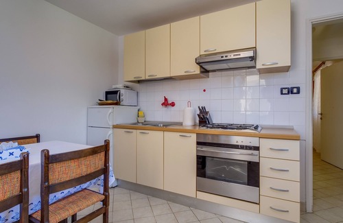 Nerezine Apartment | One bedroom apartment with terrace Nerezine, Lošinj (A-18734-a)
